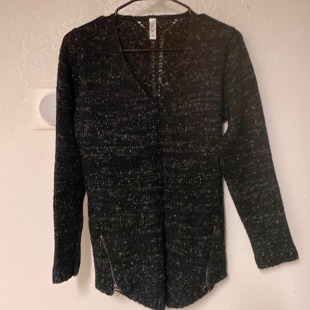 Deca Paris (made and purchased in France) size T1, black, v-neck, tunic sweater.